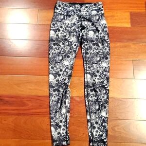 Lululemon flowered tights sz 2 to 4